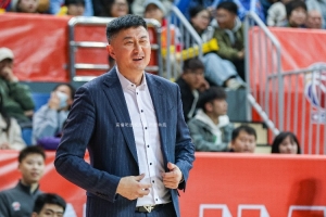 九游体育官网-杜锋：关键时刻防守端有些问题 任骏飞：我们还是没有准备好比赛