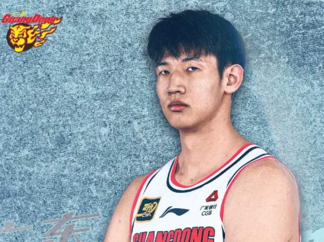 九游体育-上海半场险胜广东！弗格+洛夫顿轰32分，萨姆纳+3小将齐爆死顶！|黄明依|王洪|杨溢|奎因|球员_新浪体育_新浪新闻