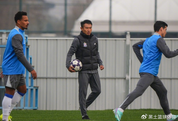 九游体育-恭喜，又1国脚转型教练成功，申花队如虎添翼，邵佳一锦上添花|于汉超|上海申花|宋凯|国足|新赛季_新浪体育_新浪新闻